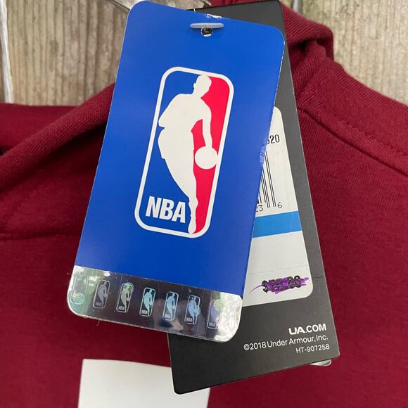 Cleveland Cavaliers Combine Under Armour Maroon Hoodie with Yellow Details - Picture 9 of 9